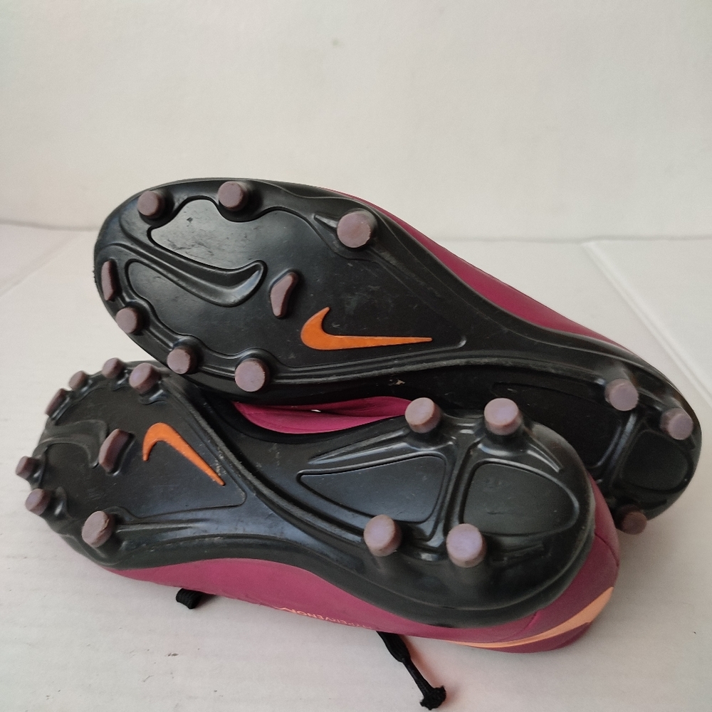 Nike Cleats - Picture 15 of 16